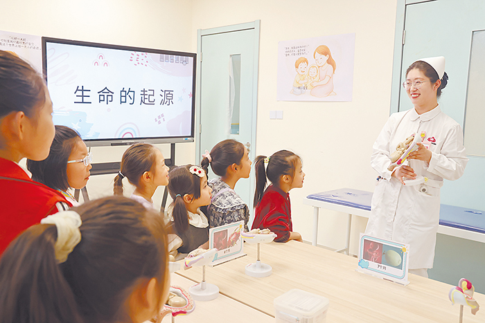 �屨С�����߽���Ժ ̽�ض�ͯ��������С��